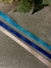 Load image into Gallery viewer, Glass feather bauble