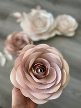 Load image into Gallery viewer, Pearl Rose Set